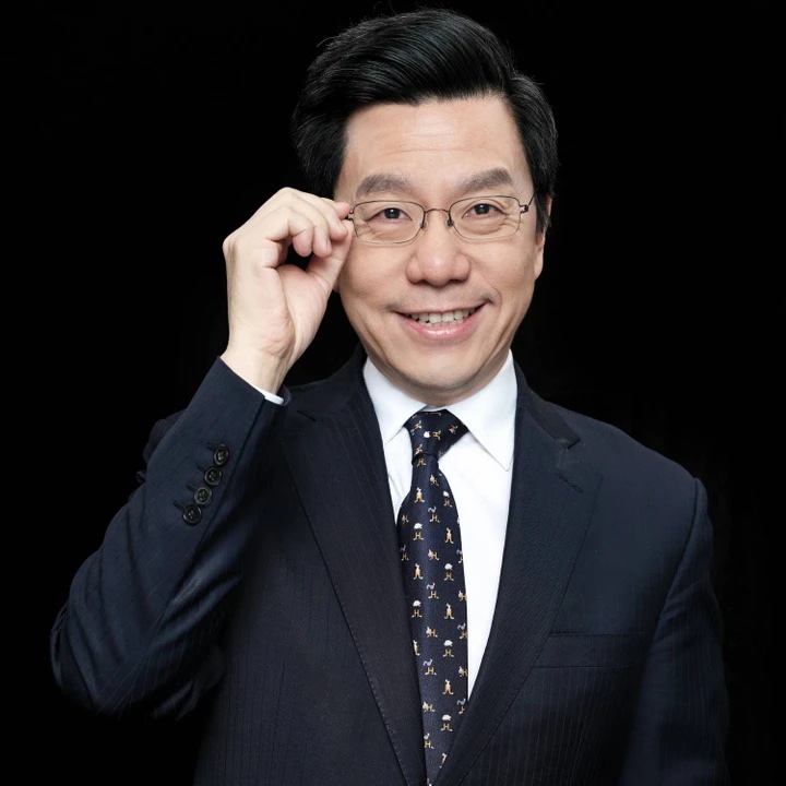 Portrait photo of Kai-Fu-Lee