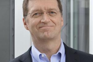 A portrait of Tuomas Sandholm.